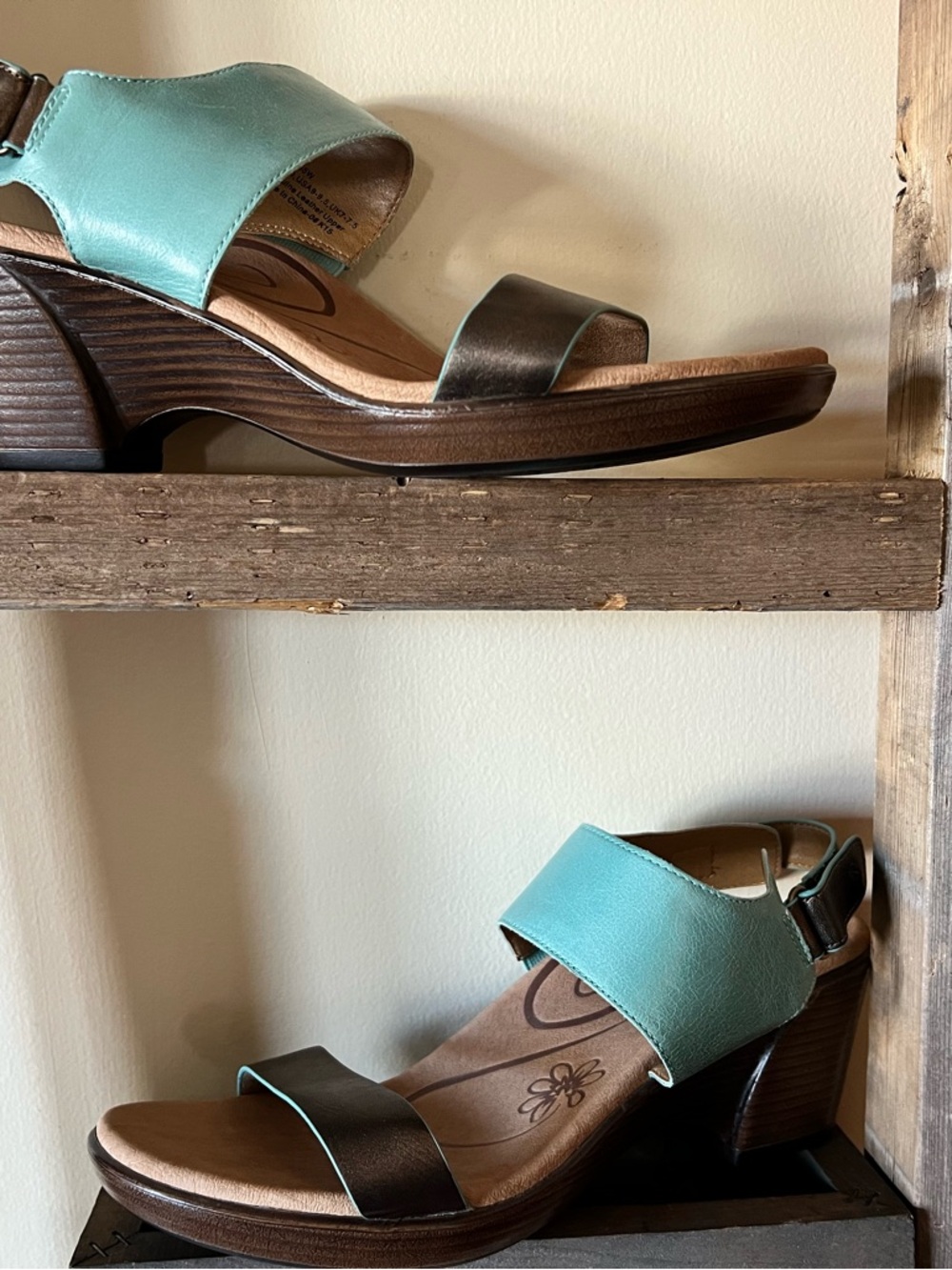 Aetrex Paula Sandal With Turquoise Leather upper & Wood-Grain Effect Wedge 9-9.5